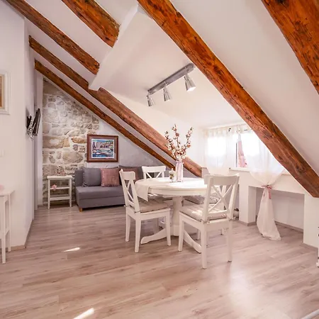 Apartment Zuzori *