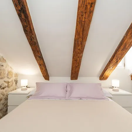 Zuzori Apartman *